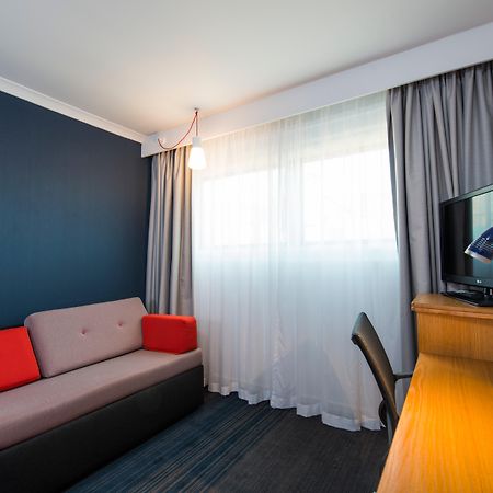 Holiday Inn Express Taunton East By Ihg Εξωτερικό φωτογραφία