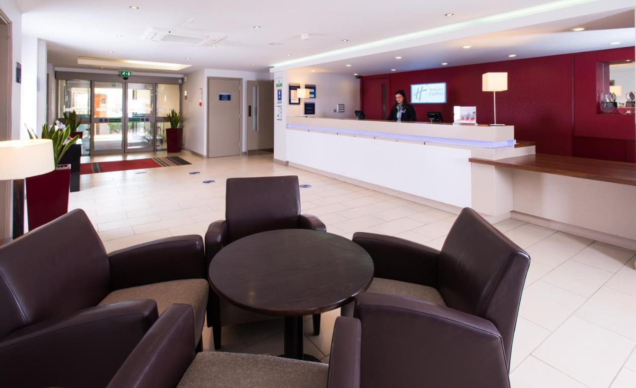 Holiday Inn Express Taunton East By Ihg Εξωτερικό φωτογραφία