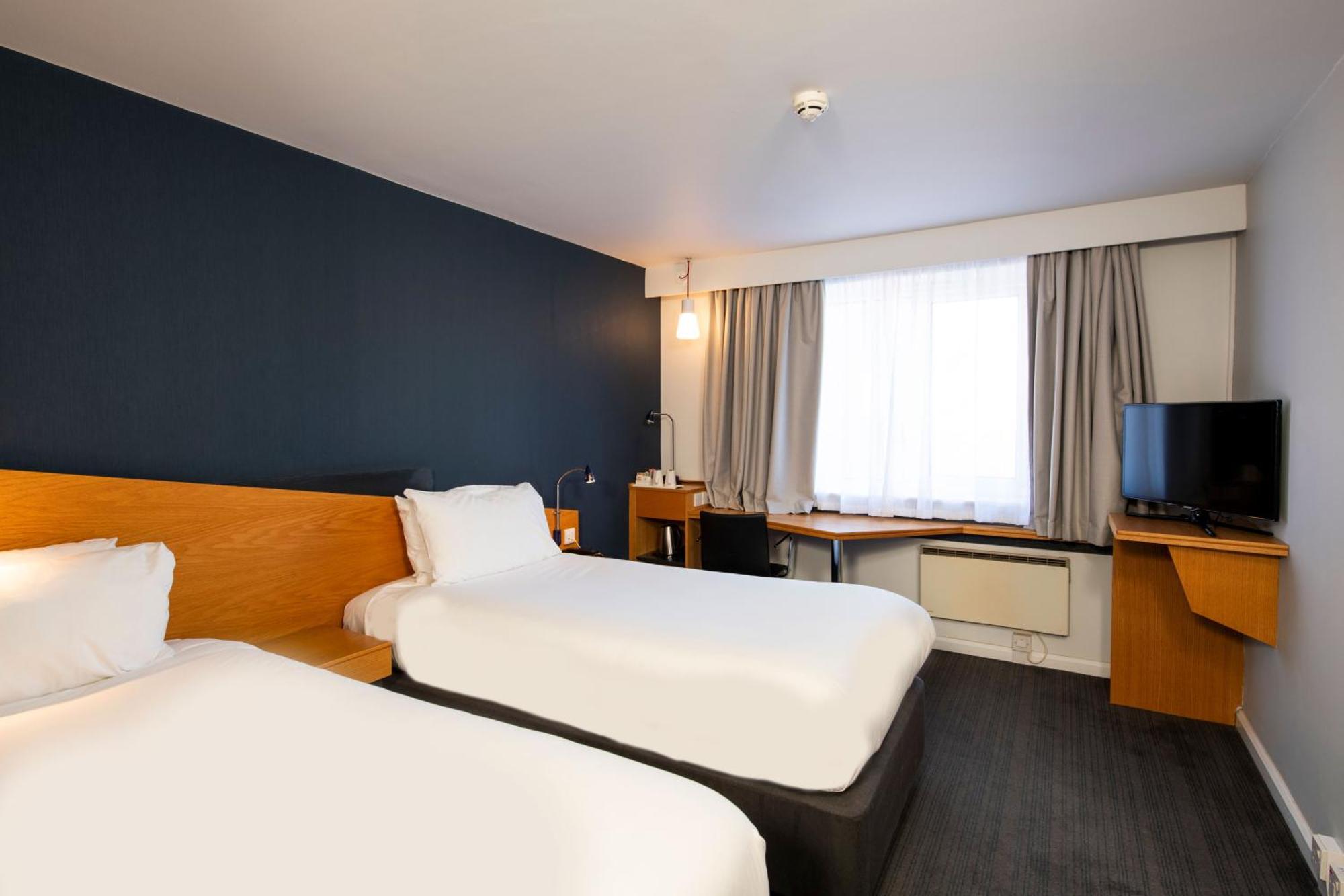 Holiday Inn Express Taunton East By Ihg Εξωτερικό φωτογραφία