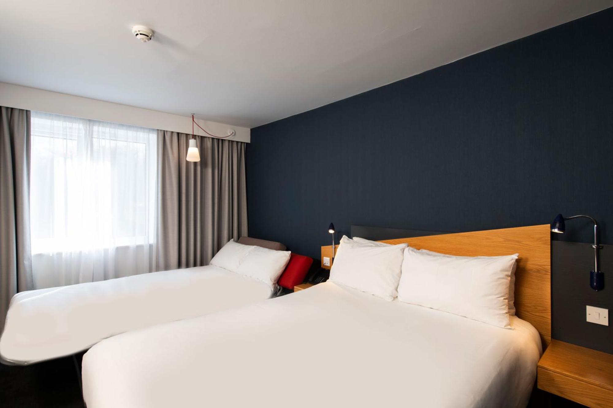 Holiday Inn Express Taunton East By Ihg Εξωτερικό φωτογραφία