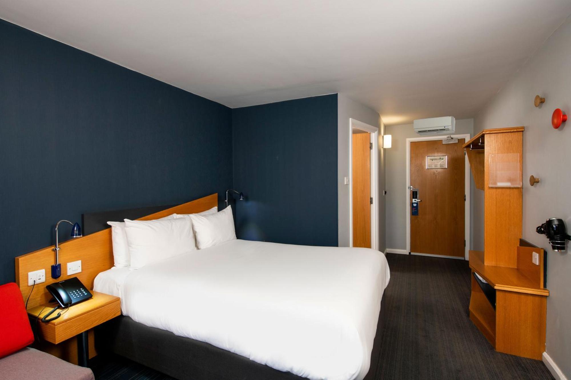 Holiday Inn Express Taunton East By Ihg Εξωτερικό φωτογραφία