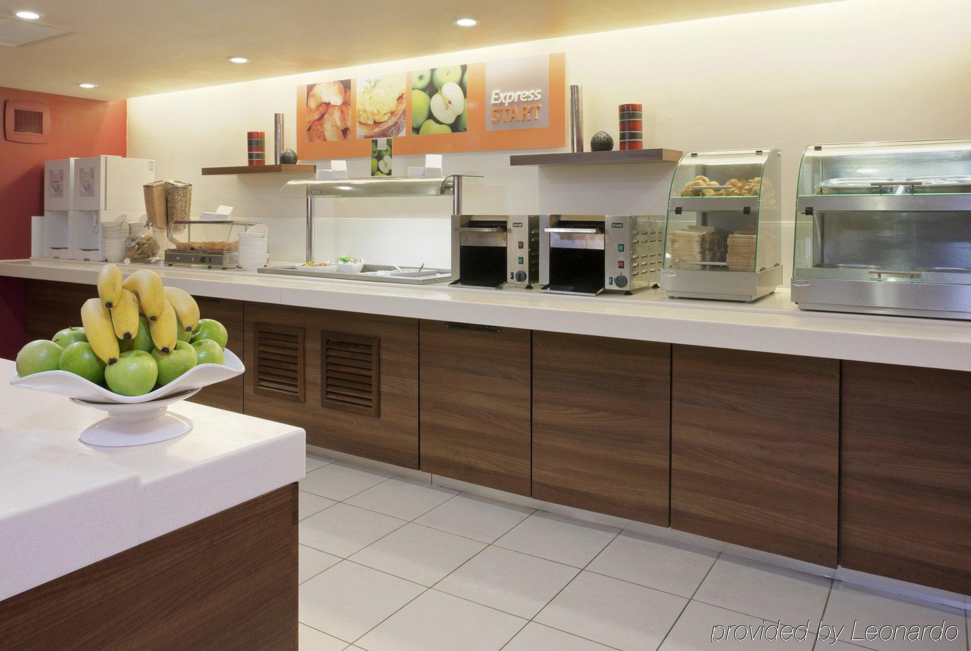 Holiday Inn Express Taunton East By Ihg Εξωτερικό φωτογραφία