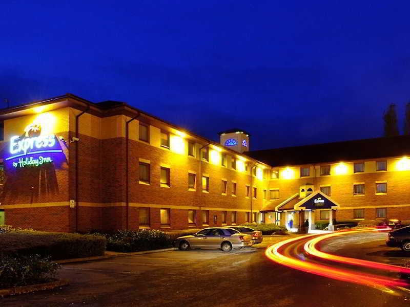 Holiday Inn Express Taunton East By Ihg Εξωτερικό φωτογραφία