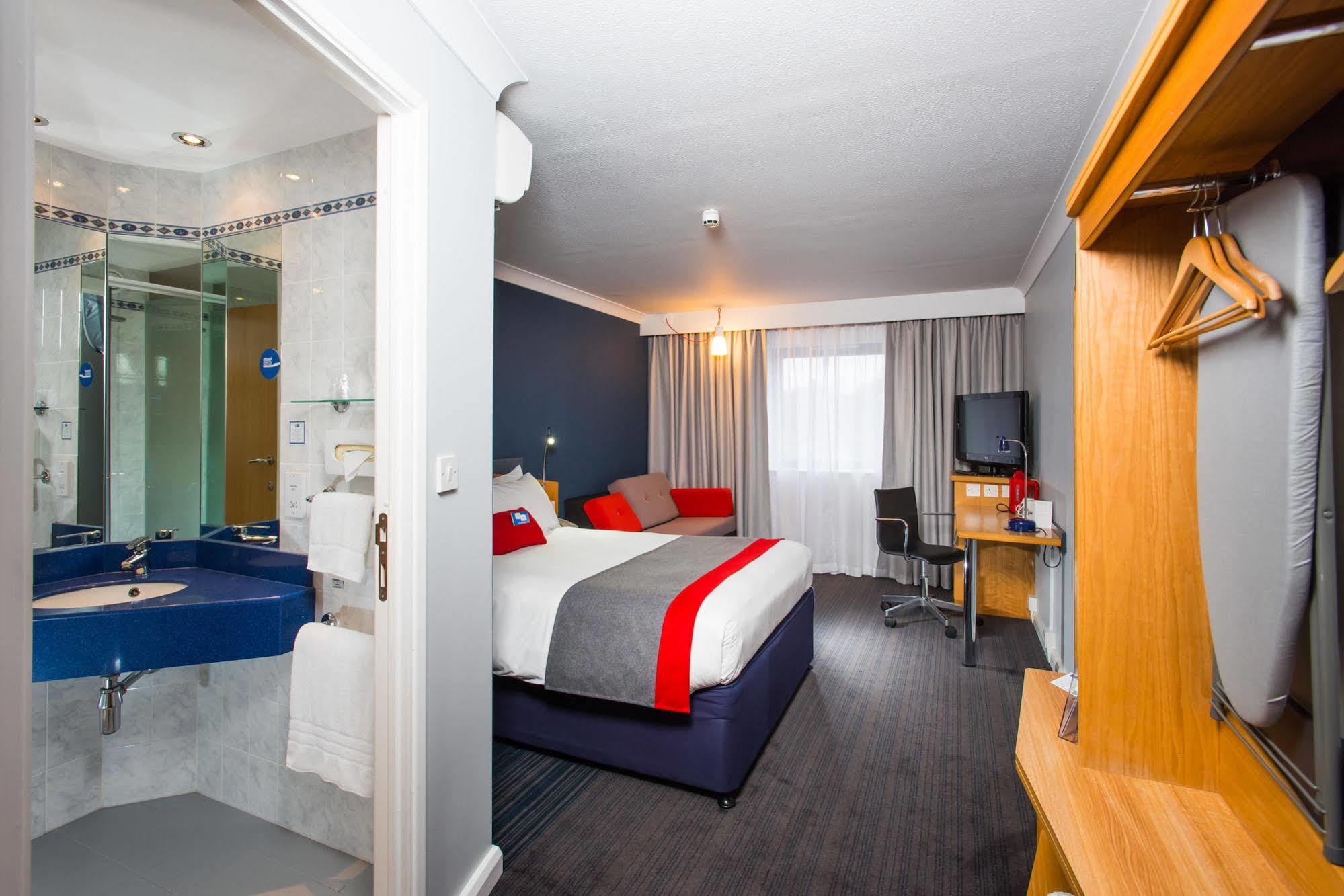 Holiday Inn Express Taunton East By Ihg Εξωτερικό φωτογραφία